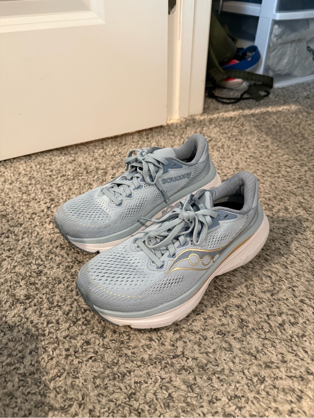 Saucony Guide 19 - Women's Pale Blue Mesh Running Shoes with Subtle Gold Accent
